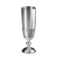 （尤指盛酒的）無柄高腳杯	（月桂樹）